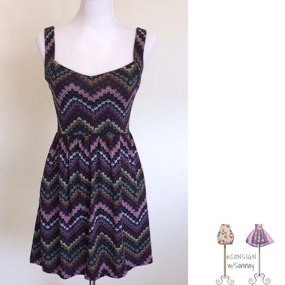 | Patterned Dress w/pockets | - Picture 2 of 3